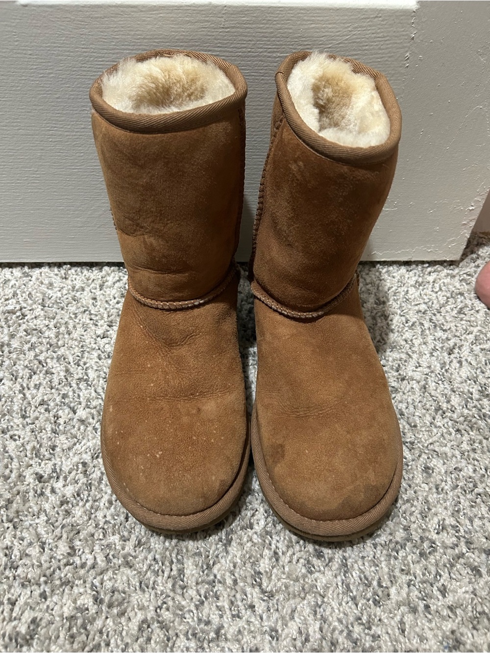 UGG Classic Short II Shearling-Lined Boots - Chestnut Brown Size 6